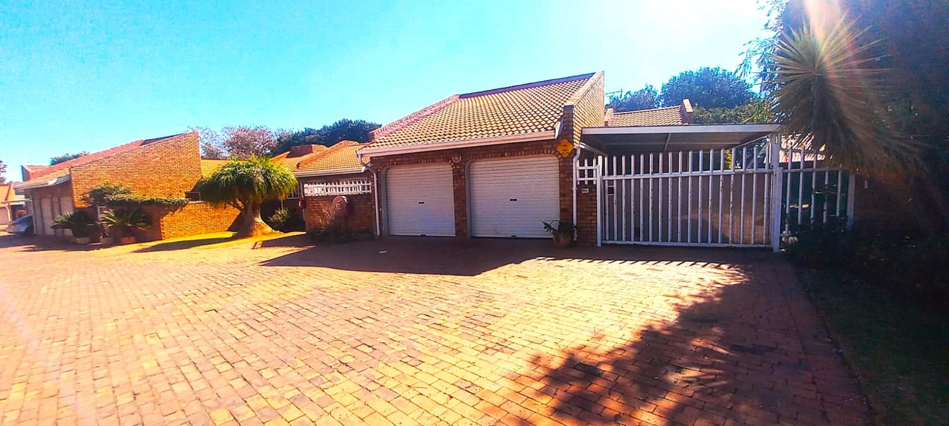 4 Bedroom Cluster for Sale - Gauteng